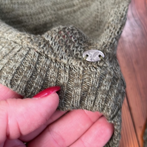 American Eagle Outfitters Green V-Neck Sweater - Picture 4 of 7